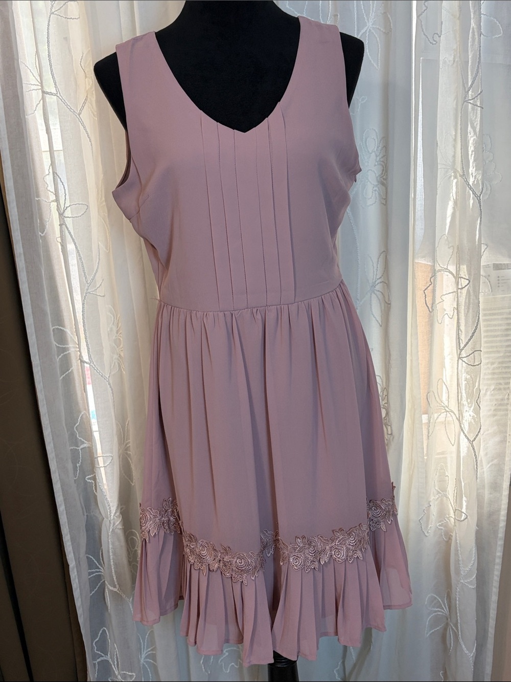 Doe & Rae Mauve Sleeveless Pleated V-Neck Dress L NWT with repair*
